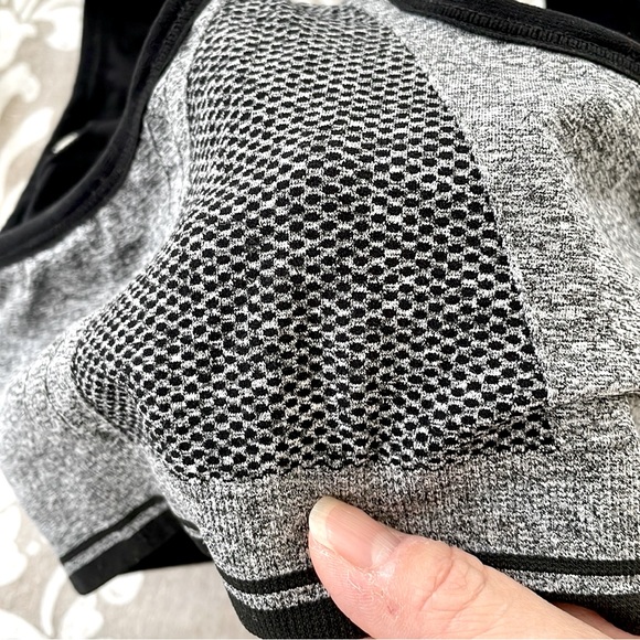 NWOT Gray Seamless Front Zip Sports Bra - Picture 10 of 10
